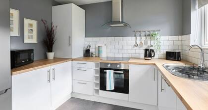 uSnooz | Charming Huddersfield Home with Garden