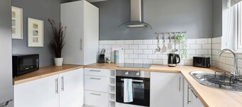 uSnooz | Charming Huddersfield Home with Garden