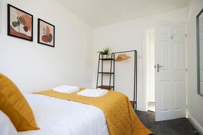 3 bedrooms, desk, iron/ironing board, travel crib