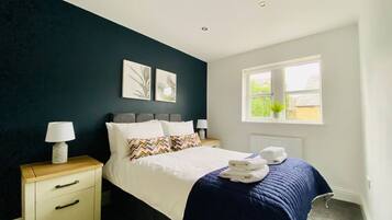 4 bedrooms, desk, iron/ironing board, travel cot