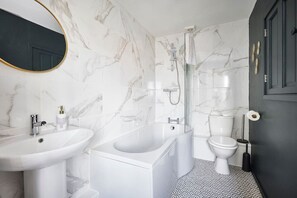 Hair dryer - 7mins→Halifax/Brighouse | Pets OK | Parking 2 cars (Halifax)