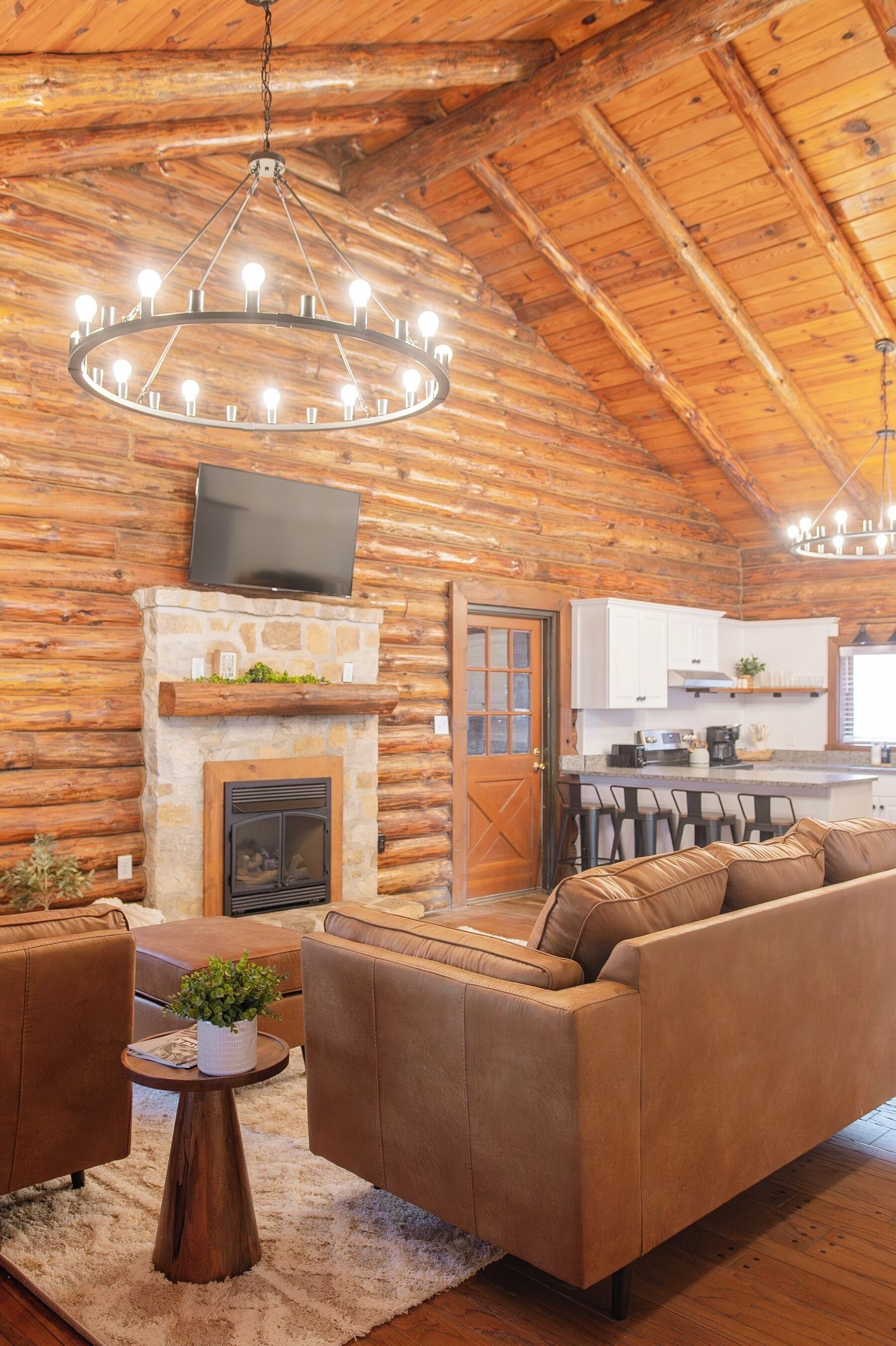 تلفزيون ذكي، مدفأة، كُتُب