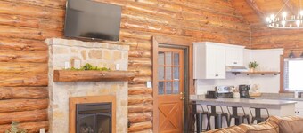  Log Cabin In The Woods With Hot Tub,  Pool Table ,Wifi !