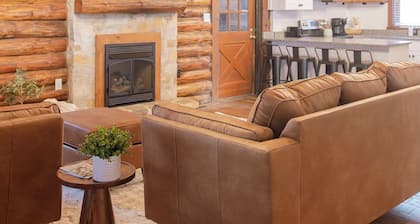 Log Cabin In The Woods With Hot Tub, Pool Table ,Wifi !