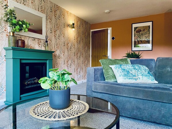 Smart TV, fireplace
