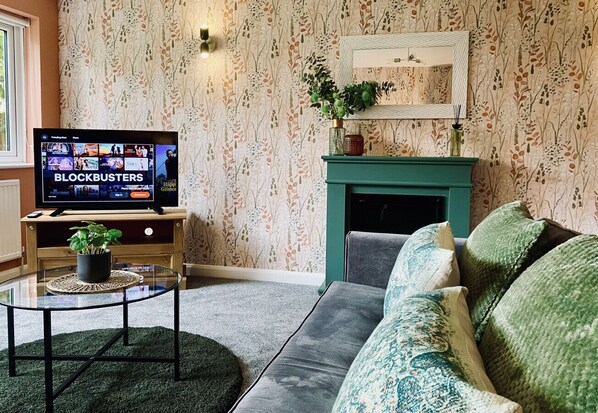 Una Smart TV, una chimenea