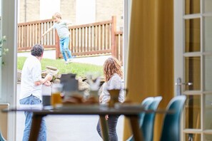 Outdoor dining - Family + Pets | Garden | 300 Mbps | Halifax 8 min (Halifax)