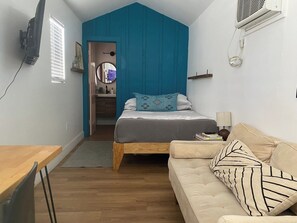 1 bedroom, desk, iron/ironing board, WiFi