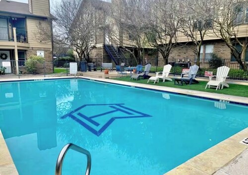 South ATX . Sweet Stay with Pool