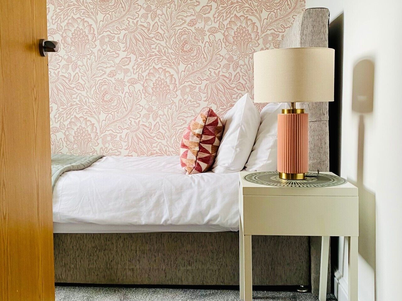 [Bedroom #4] Single bed