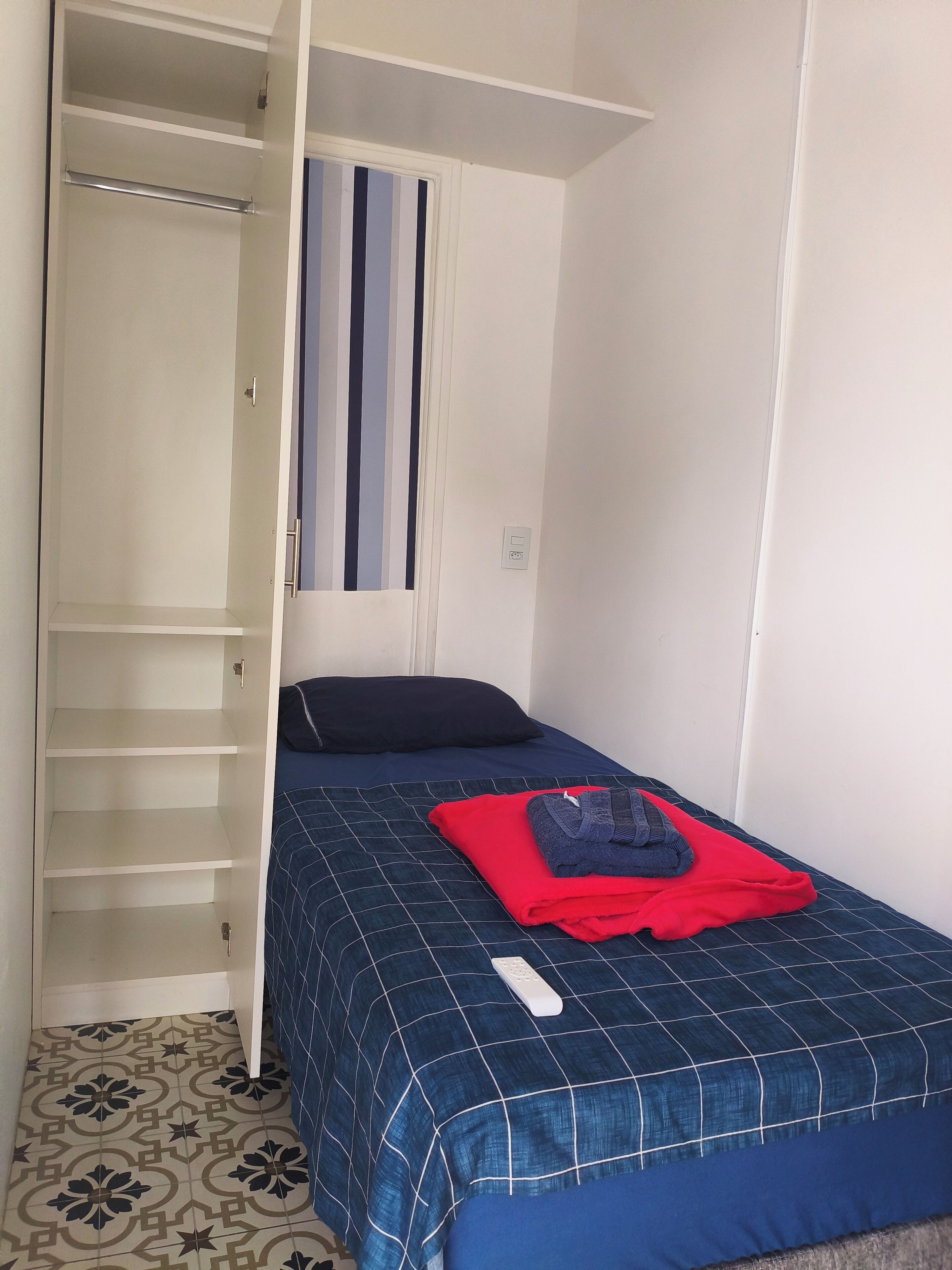 Rom – basic | Strykejern/-brett, wi-fi (inkludert) og sengetøy