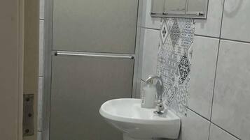 Shower, free toiletries, towels, soap