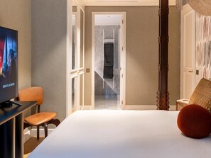 3 bedrooms, iron/ironing board, travel crib, free WiFi