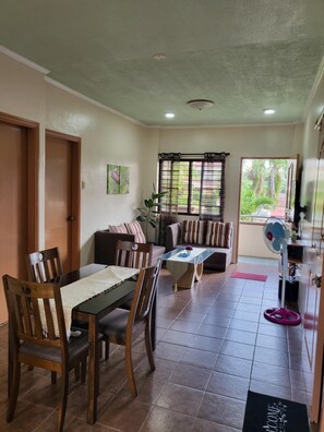 Leilighet – basic, 2 soverom, ikke-røyk, kjøkken | Spiseområde på rommet