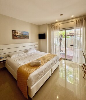 1 bedroom, in-room safe, iron/ironing board, free WiFi