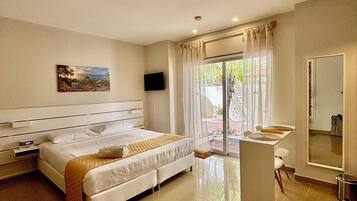 1 soveværelse, pengeskab på værelset, strygejern/strygebræt