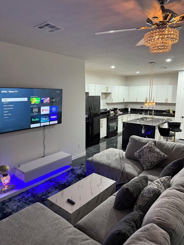 Charming 3-bedroom house with WiFi and AC in lovely Arizona City