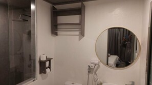 Free toiletries, hair dryer, towels, soap - Nirili Villa (Dhiffushi)
