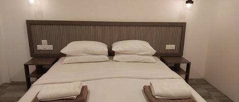 Eenvoudige tweepersoonskamer | Een strijkplank/strijkijzer, gratis wifi