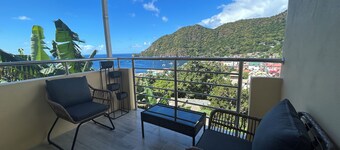 Coastal apartment- welcoming apartment overlooking Soufriere town.