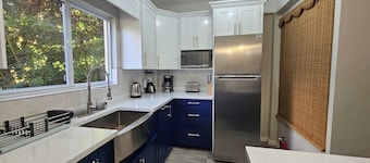 Coastal apartment- welcoming apartment overlooking Soufriere town.