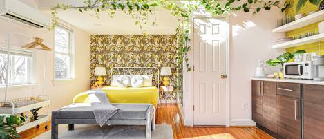 1 bedroom, travel cot, free WiFi, bed sheets