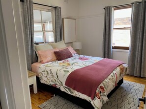 3 bedrooms, desk, iron/ironing board, WiFi