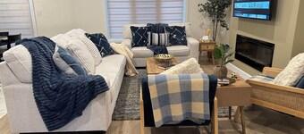 Experience Peace and Love - Modren & StylishHome for Groups