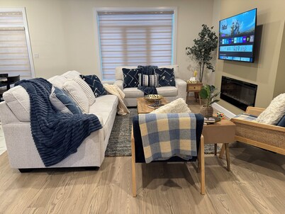 Experience Peace and Love - Modren & StylishHome for Groups