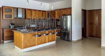 Villa with wonderful ocean view and private pool, ideal for the whole family.