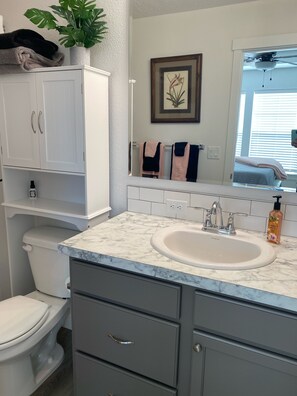 Hair dryer, towels, soap, toilet paper - Beautiful New condo next to Park, 2 story Boise dream! Small Pets Welcome (Boise)