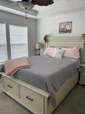 2 chambres, fer et planche à repasser, Wi-Fi, draps fournis