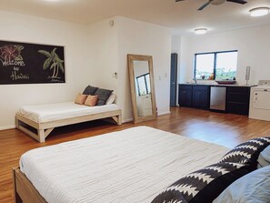 6 bedrooms, iron/ironing board, WiFi, bed sheets