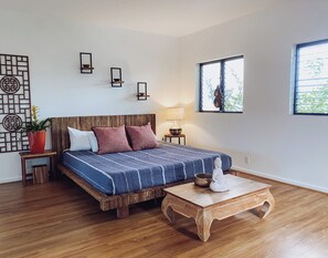 6 bedrooms, iron/ironing board, WiFi, bed sheets - Panoramic Ocean & Mountain Views --we have FULL AVAILABILITY please message us.
 (Kaneohe)