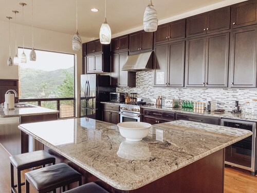 Panoramic Ocean & Mountain Views --we have FULL AVAILABILITY please message us.
