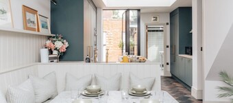The Emerald - Central Henley 2 Bedroom House - From 145 Per Night