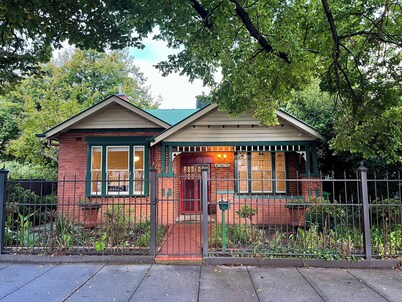 Kelpie Cottage! 1930s Beauty. Central luxury