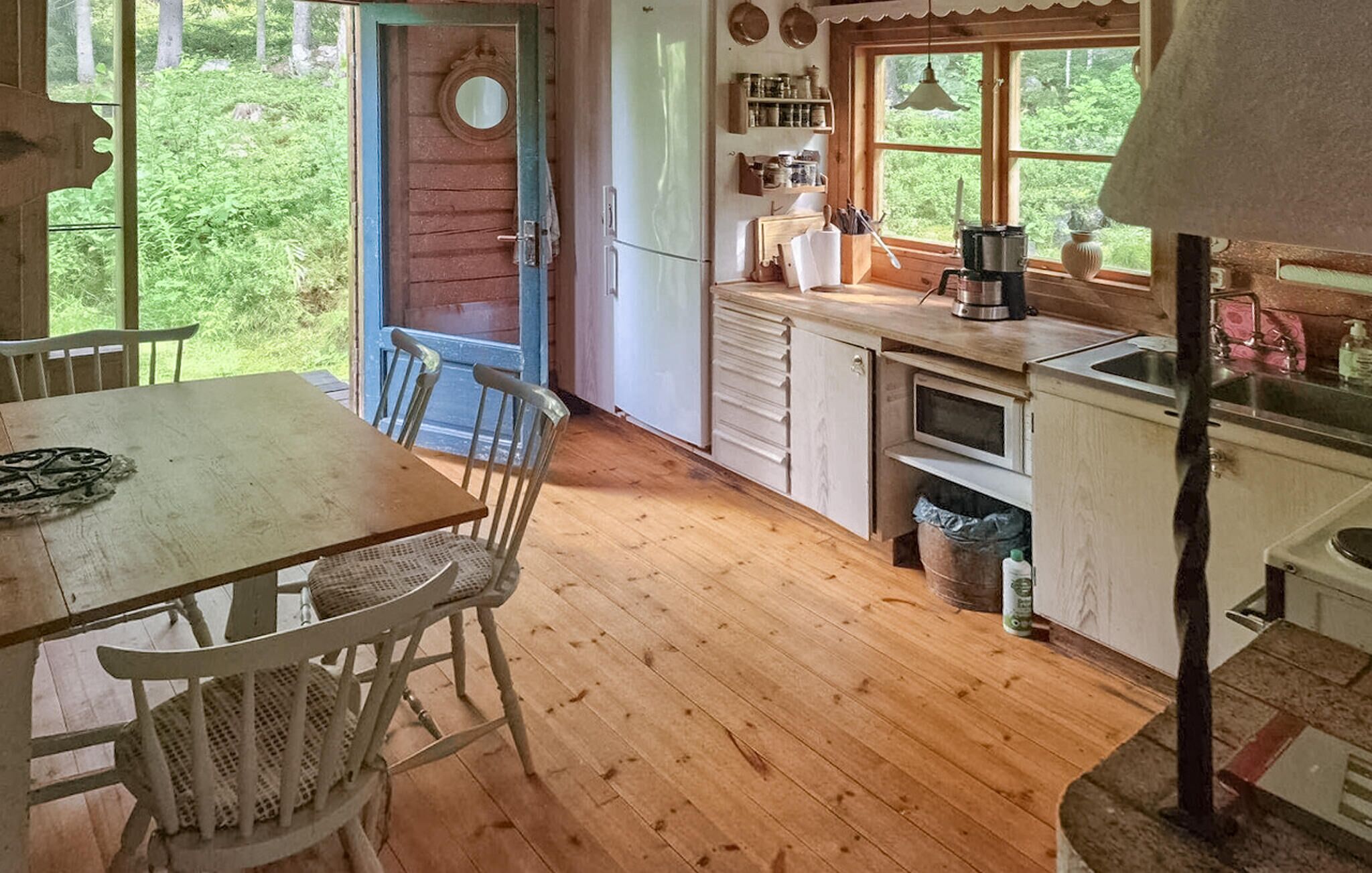 Kylskåp, ugn och spishäll