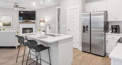 Spacious 4BR Townhome - Pet Friendly, WIFI, Dedicated Workspace in Gallatin