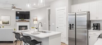 Spacious 4BR Townhome - Pet Friendly, WIFI, Dedicated Workspace in Gallatin