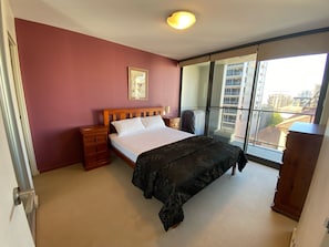 2 Schlafzimmer, Zimmersafe, Schreibtisch, Bügeleisen/Bügelbrett