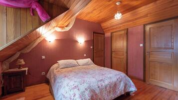 3 bedrooms, iron/ironing board, bed sheets