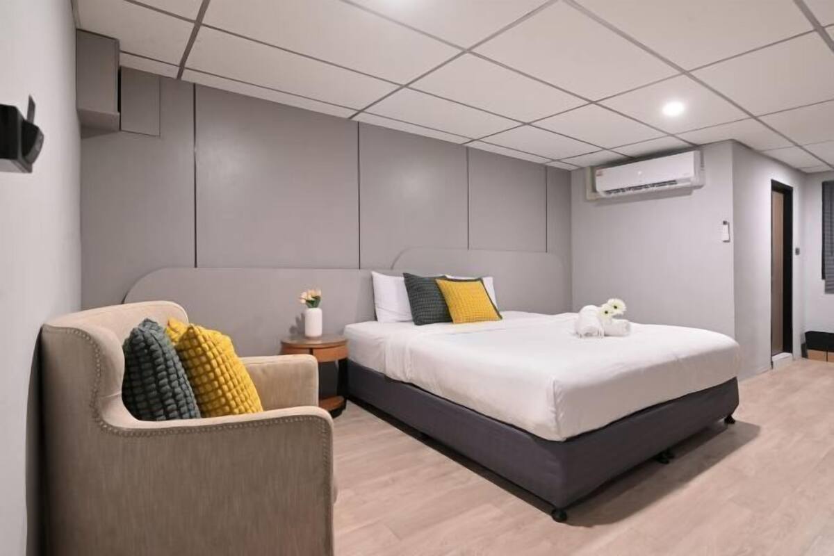 1 Schlafzimmer, Schreibtisch, laptopgeeigneter Arbeitsplatz