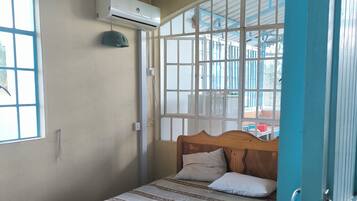 1 slaapkamer, een strijkplank/strijkijzer, wifi