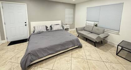 Charming studio with WiFi and AC in welcoming Port St. Lucie