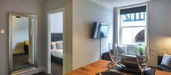 Town Centre Apartment | Sleeps 2-4 | Trendy | Modern | Ideal Getaway