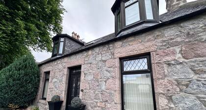 Cozy Aberdeen Cottage with 3 Bedrooms
