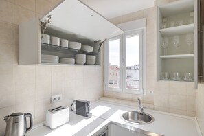 Kühlschrank, Ofen, Herdplatte, Geschirrspüler