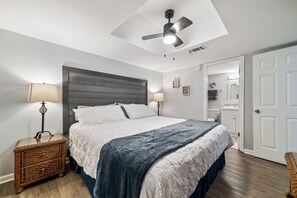 1 bedroom, iron/ironing board, free WiFi, bed sheets - Sunswept 705  Beach Front - King Bed -  POOL - Orange Beach  (Orange Beach)