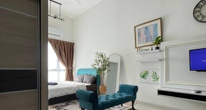 Dahlia Suite KLIA in enchanting Sepang with WiFi, Netflix, AC, Swimming Pool,Gym